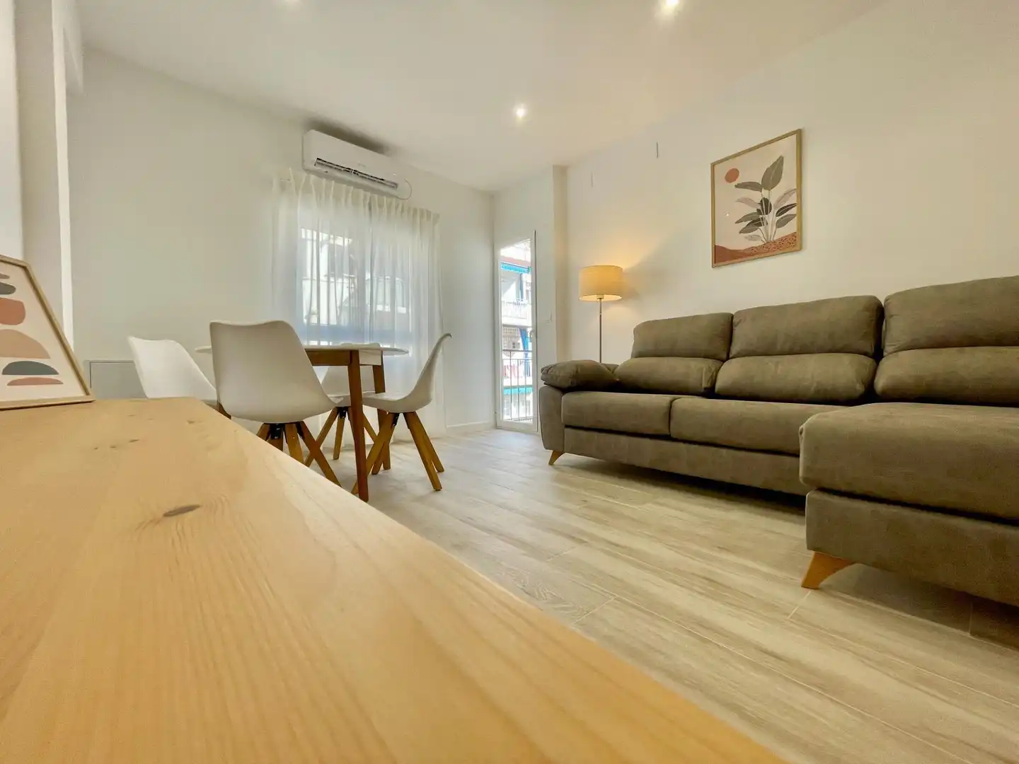 Sala d'estar de Pis de lloguer en Córdoba amb Aire condicionat, Terrassa i Moblat