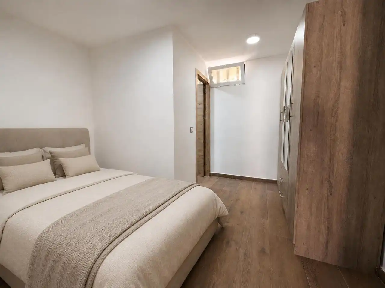 Schlafzimmer von Erdgeschoss zur Miete in Madrid