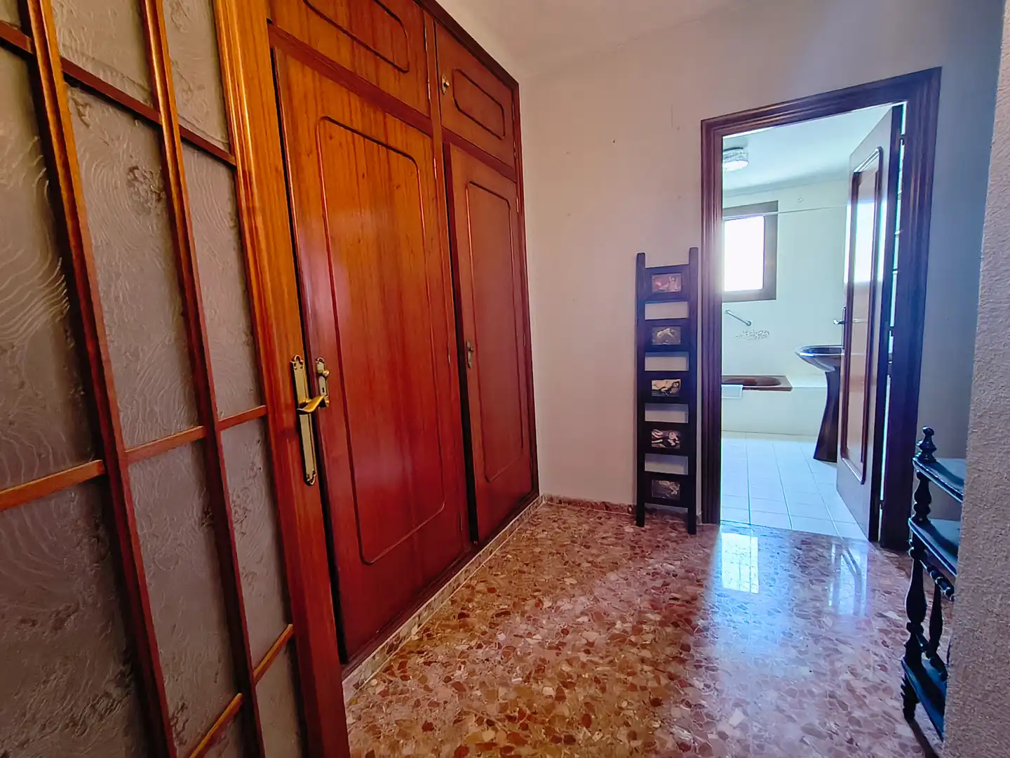 Wohnung zum Verkauf in Alicante / Alacant mit Klimaanlage, Terrasse und Abstellraum