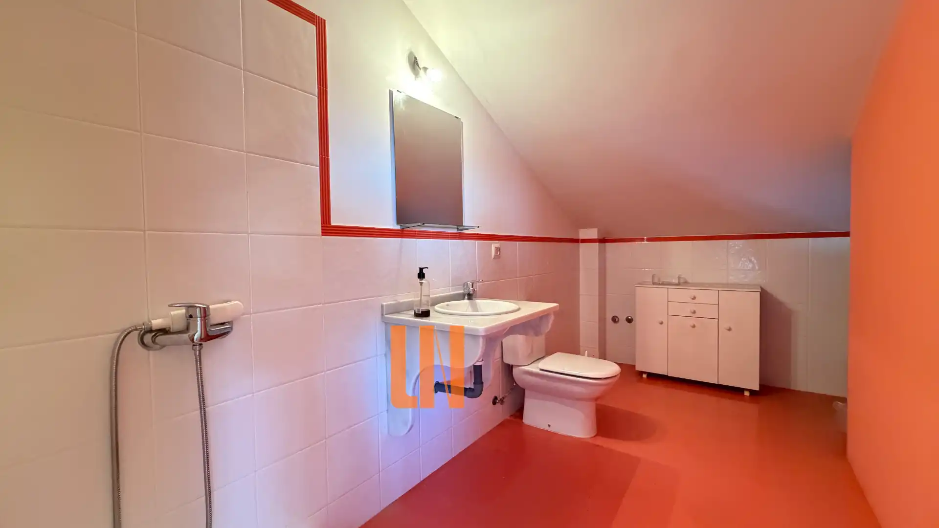 Bathroom of Houses for sale in Miño  with Heating, Private garden and Parquet flooring