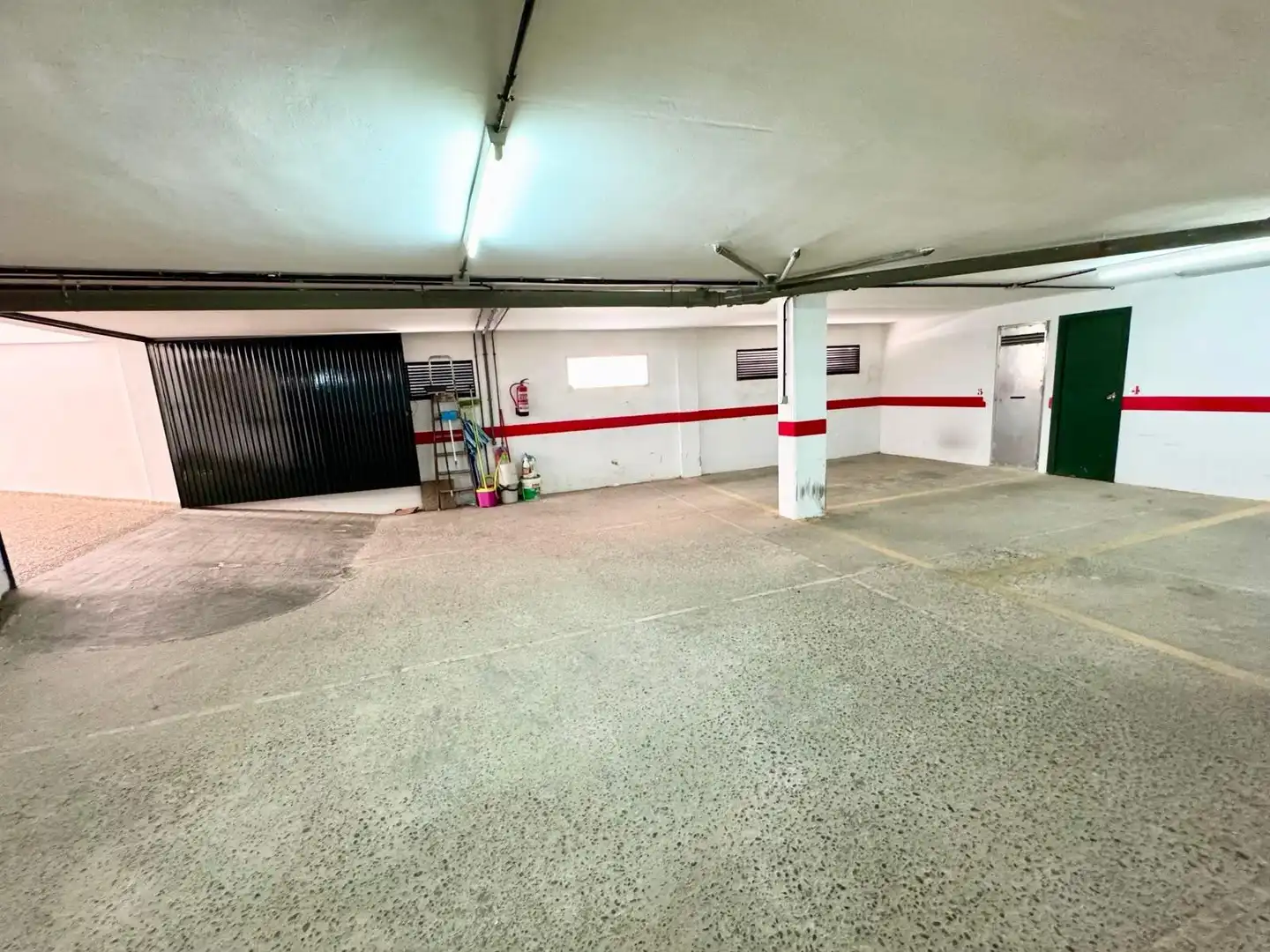 Parkplatz von Erdgeschoss zum Verkauf in Punta Umbría mit Klimaanlage, Heizung und Abstellraum