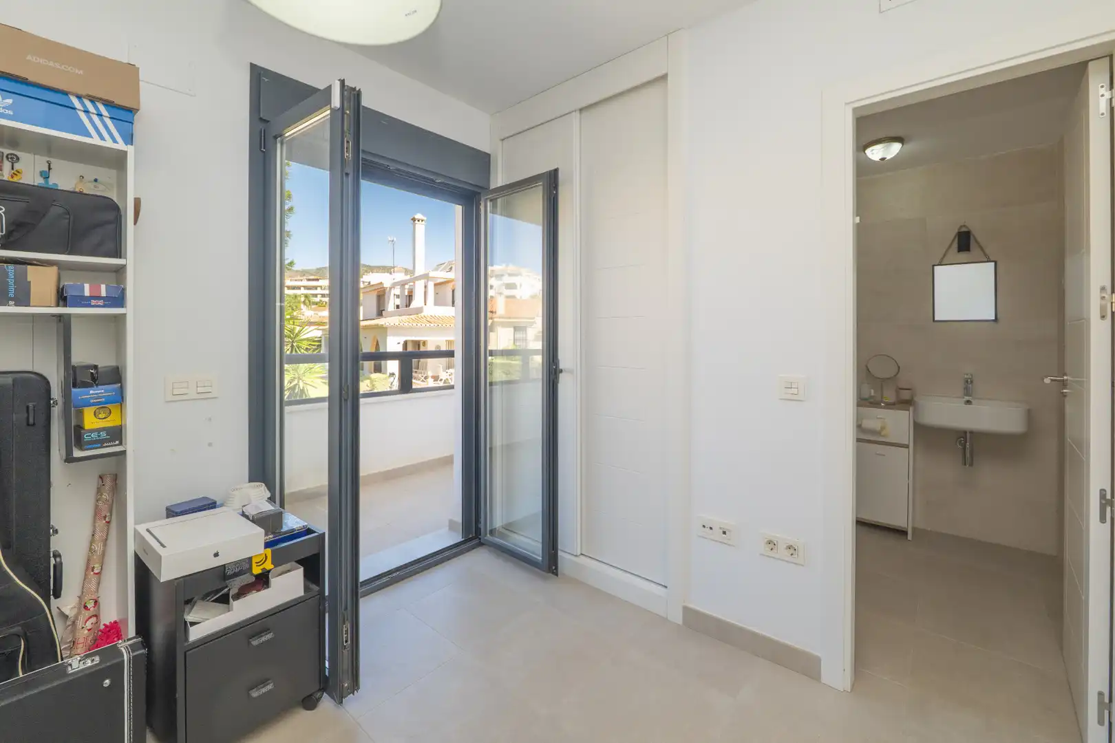 Dormitori de Casa adosada en venda en Torremolinos amb Jardí privat, Terrassa i Piscina
