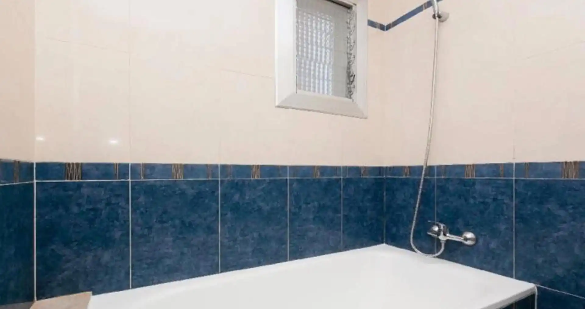 Badezimmer von Wohnungen zum Verkauf in Ripollet