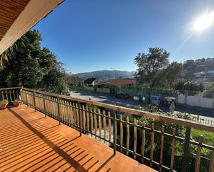 Vista exterior de Casa o xalet de lloguer en Poio amb Calefacció, Jardí privat i Terrassa