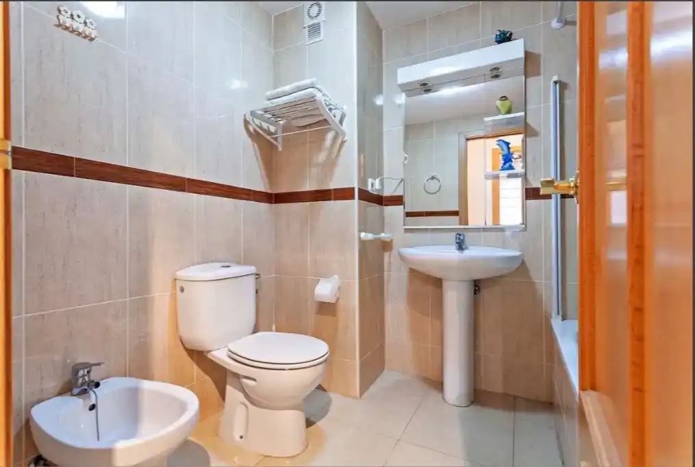 Baño de Apartamento en venta en El Ejido con Aire acondicionado, Piscina y Balcón