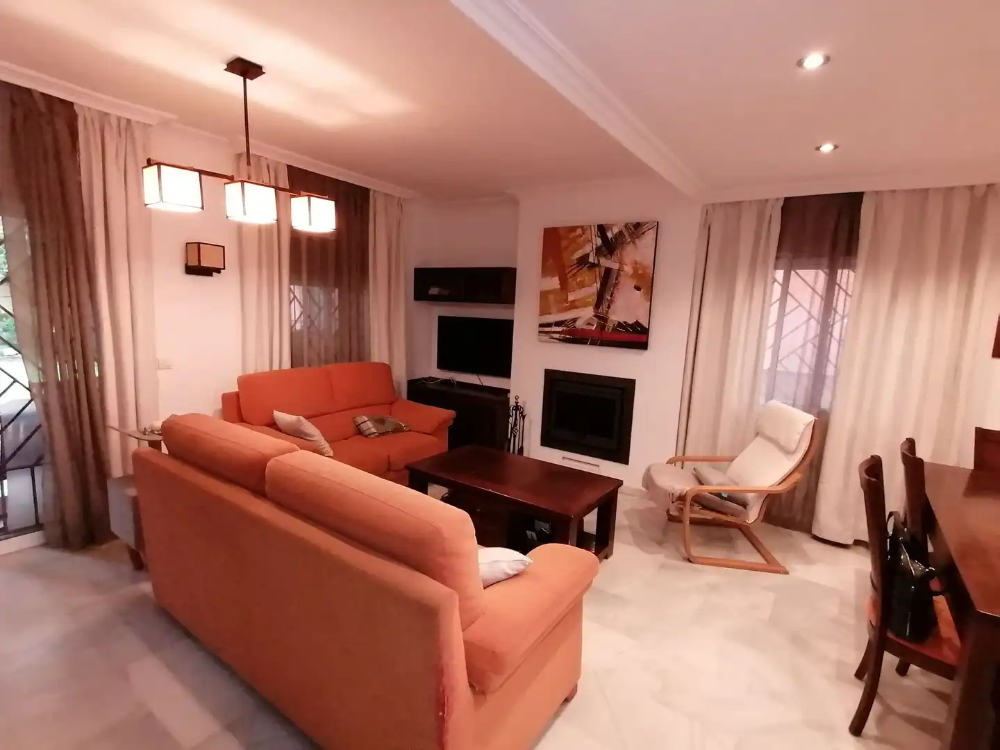 Sala d'estar de Casa adosada de lloguer en Algeciras amb Jardí privat, Terrassa i Traster