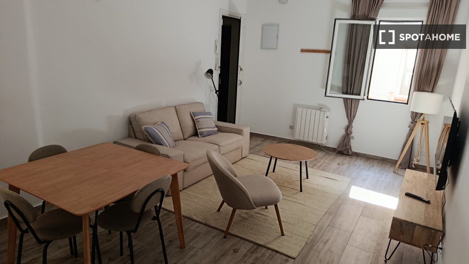 Sala d'estar de Pis de lloguer en  Madrid Capital amb Aire condicionat, Calefacció i Moblat
