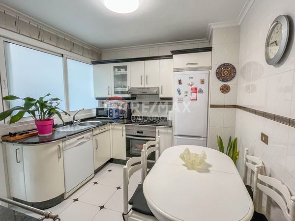 Cocina de Piso en venta en Vigo  con Calefacción, Parquet y Terraza