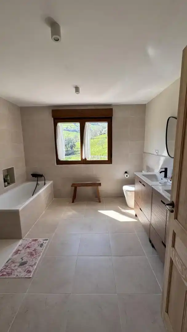 Bany de Casa o xalet en venda en Soba amb Balcó