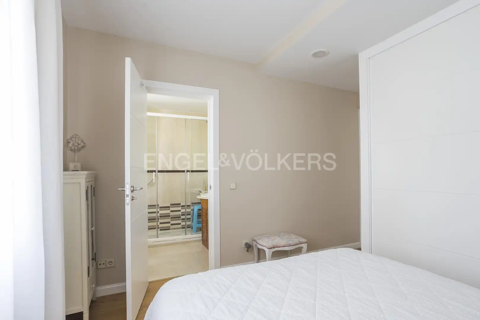 Habitación de Casa o chalet en venta en Madrid con Calefacción y Jardín privado