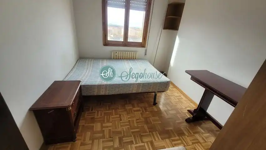 Habitación de Piso en venta en Segovia con Calefacción, Parquet y Terraza