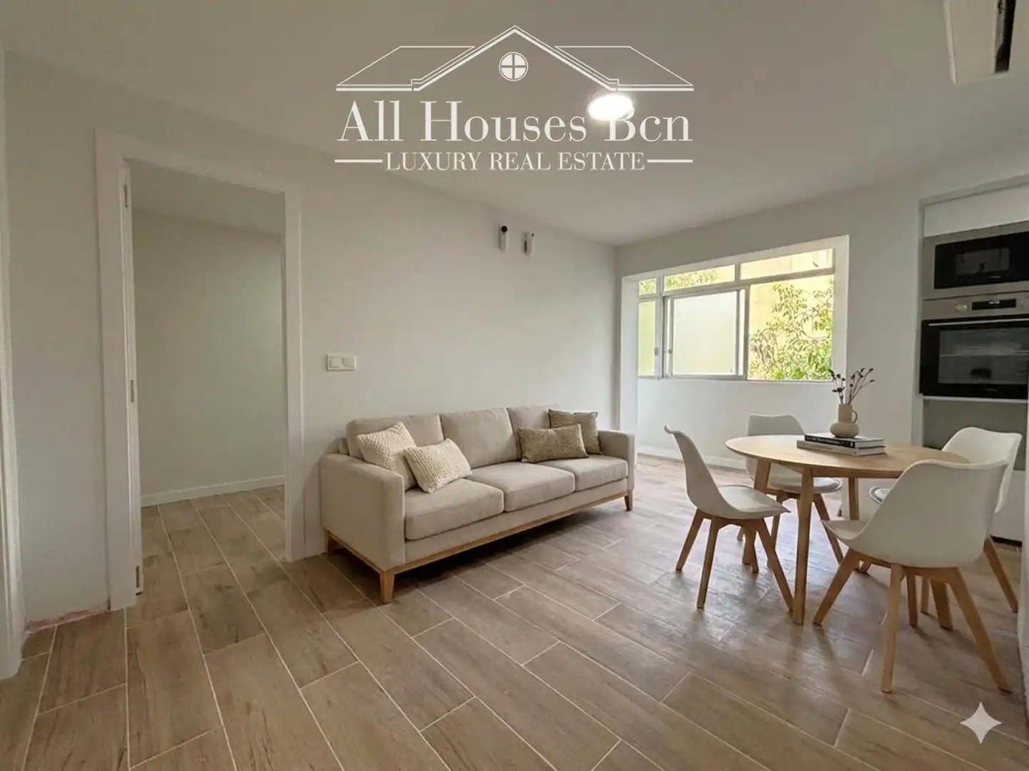 Sala de estar de Piso en venta en L'Hospitalet de Llobregat con Aire acondicionado, Calefacción y Parquet