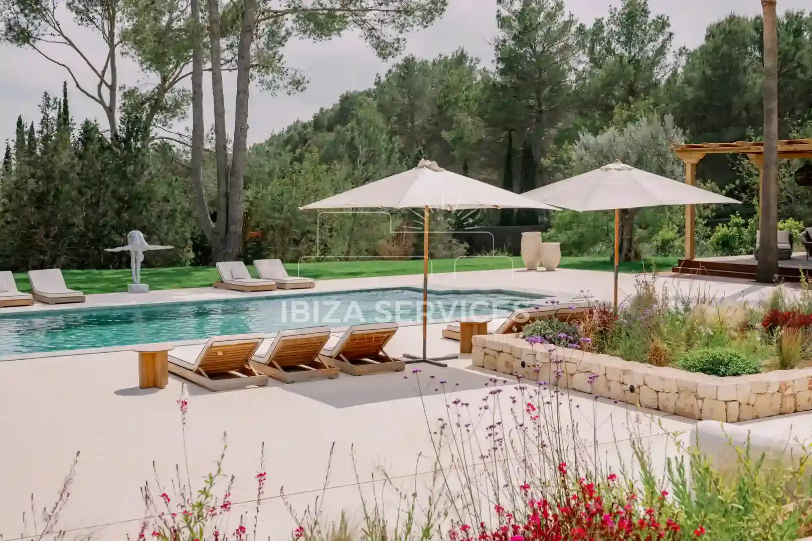 Garten von Haus oder Chalet zum Verkauf in Santa Eulària des Riu mit Klimaanlage und Schwimmbad