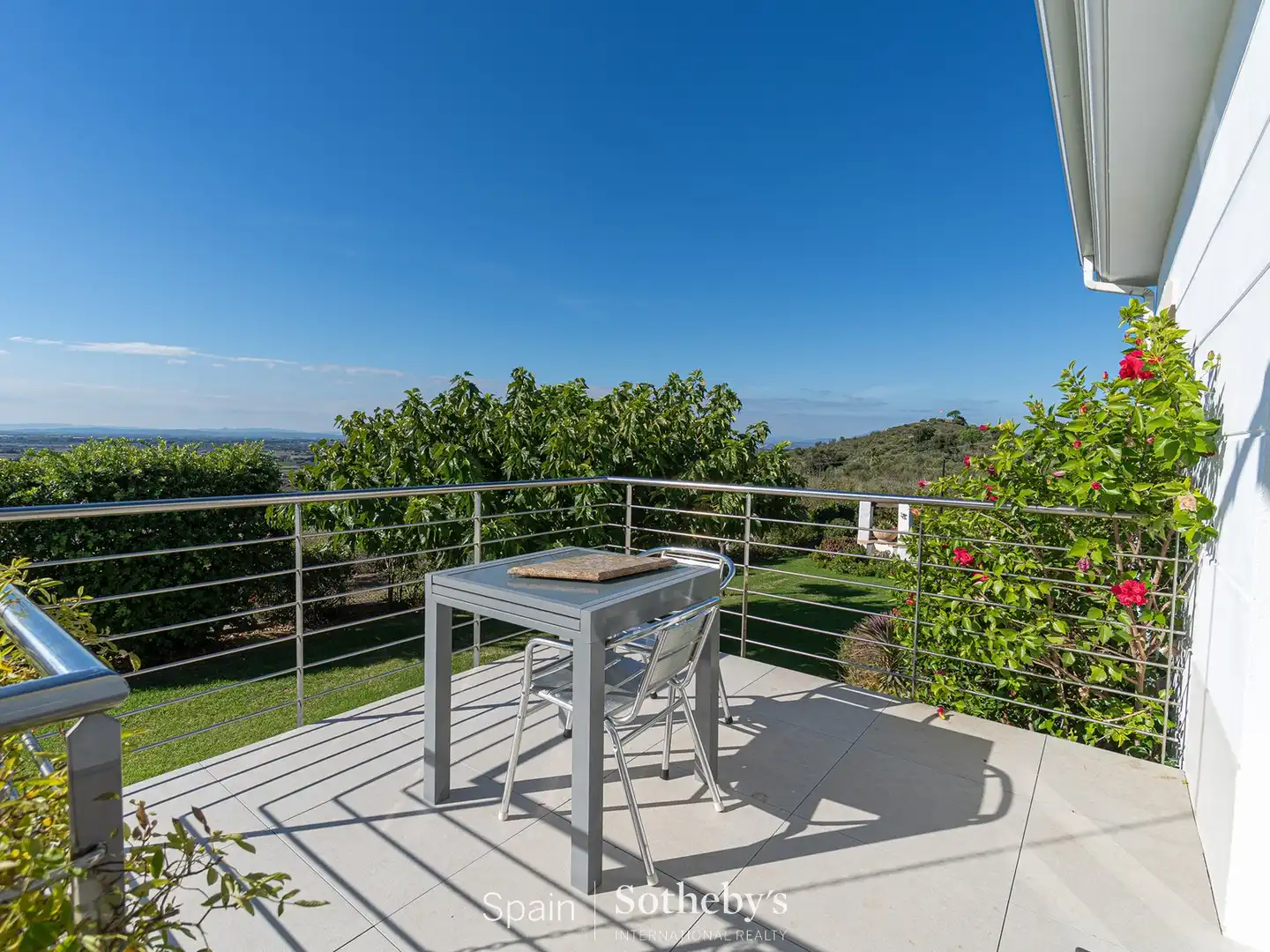 Terrassa de Casa o xalet en venda en Pau amb Aire condicionat, Calefacció i Jardí privat