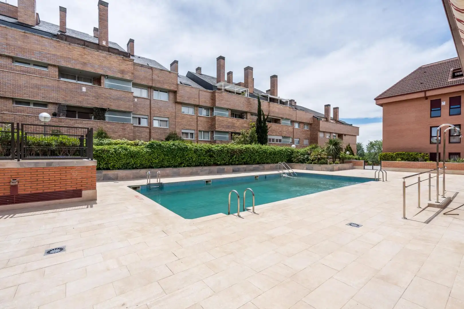 Piscina de Planta baja en venta en Las Rozas de Madrid con Aire acondicionado, Calefacción y Jardín privado