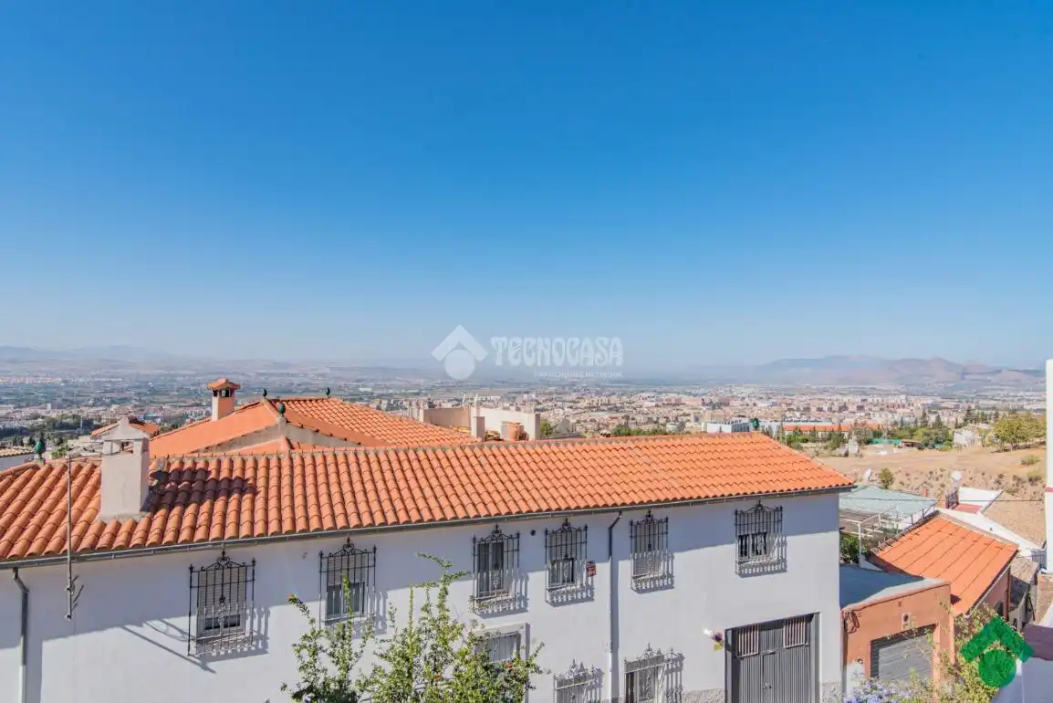 Vista exterior de Casa adosada en venda en Granada amb Terrassa i Traster