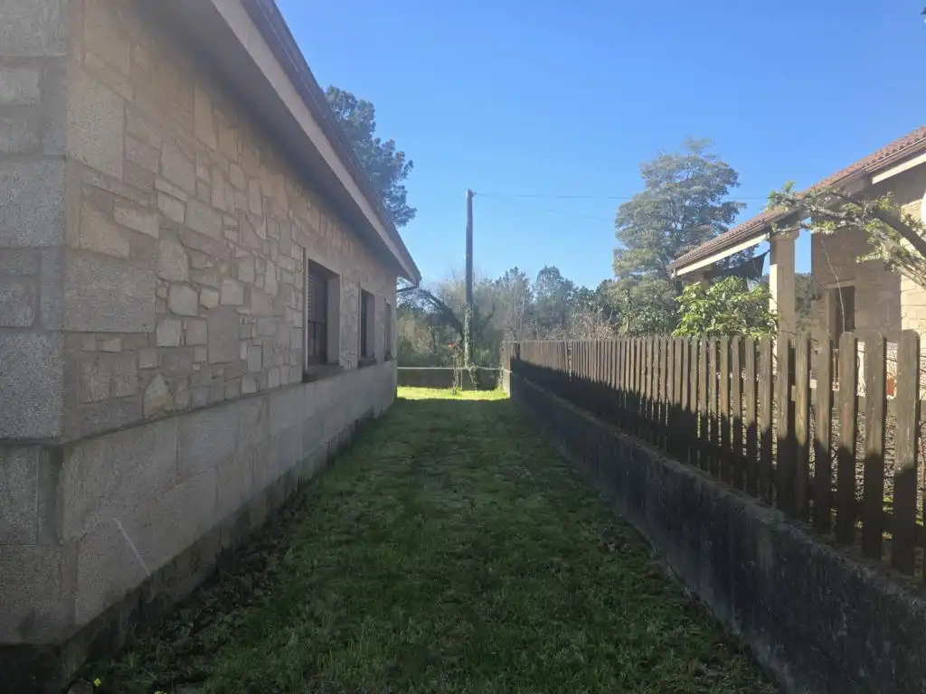 Vista exterior de Casa o chalet en venta en Boiro con Calefacción, Jardín privado y Parquet