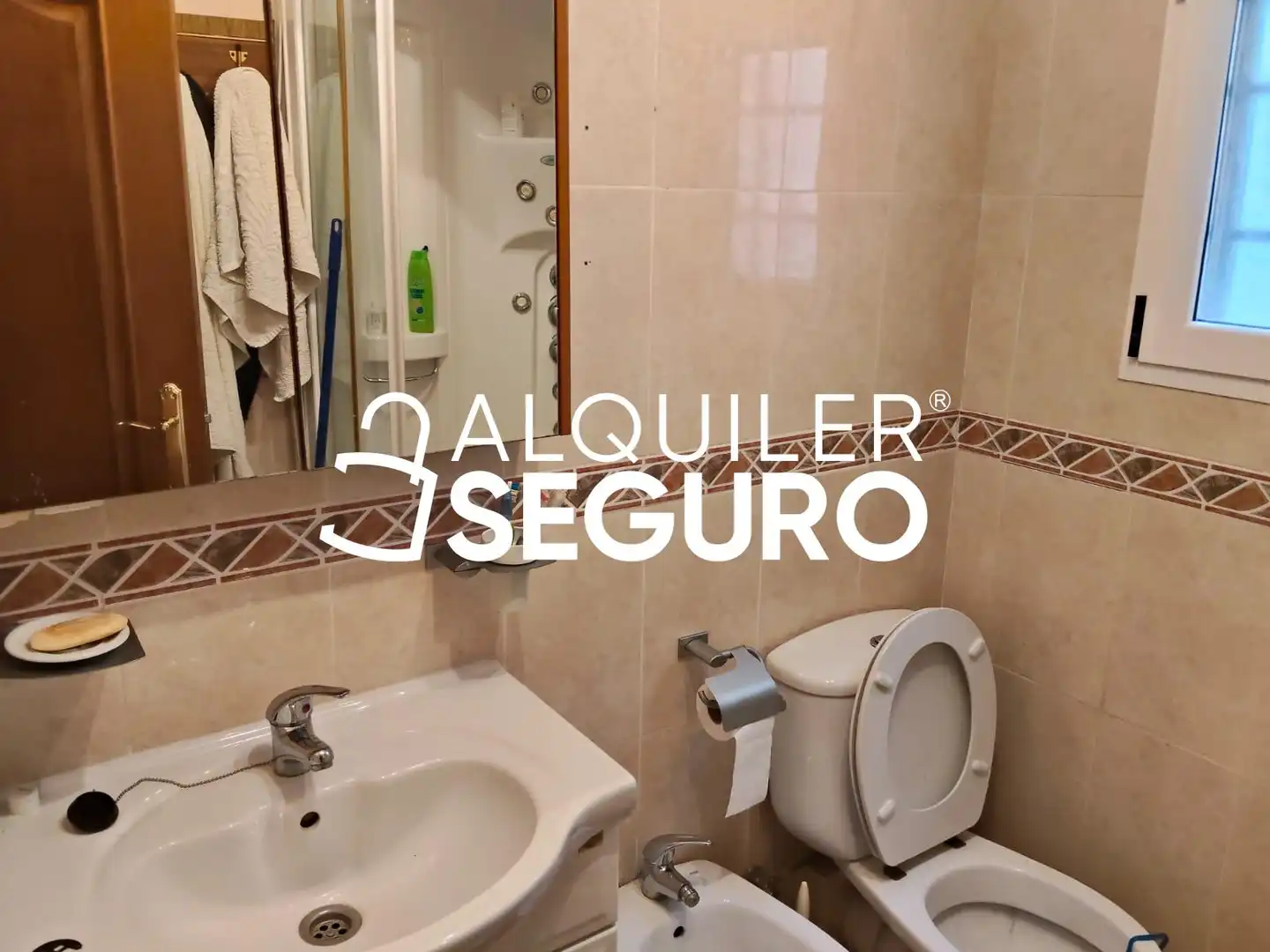 Baño de Piso de alquiler en Chelva con Aire acondicionado, Trastero y Amueblado