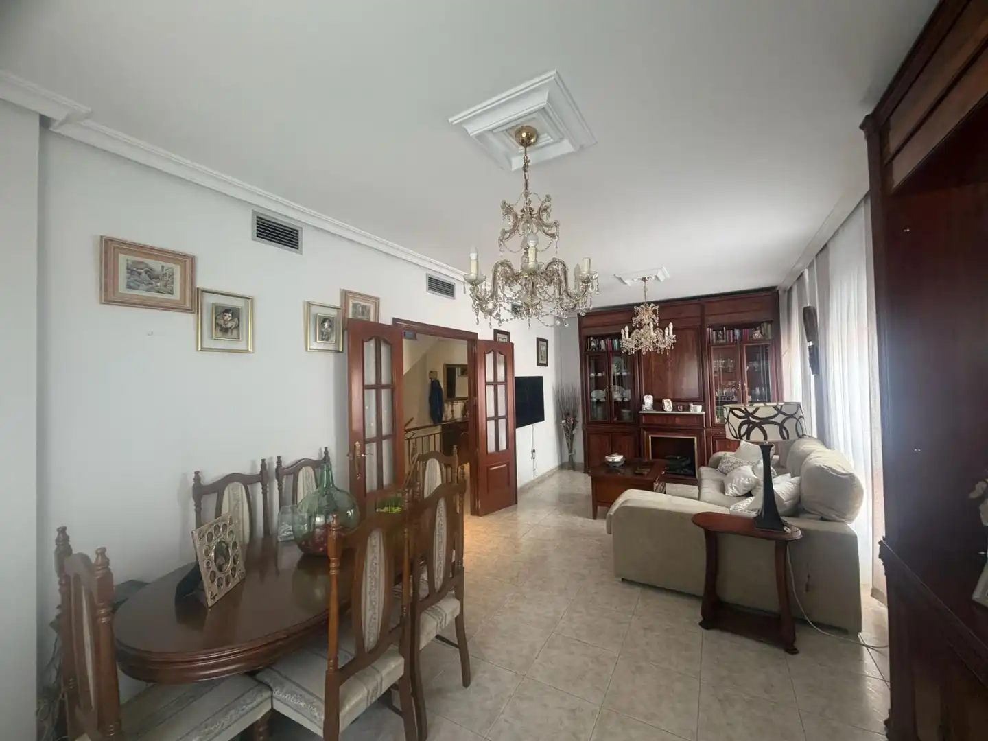 Sala de estar de Casa adosada en venta en Cáceres con Terraza, Trastero y Amueblado