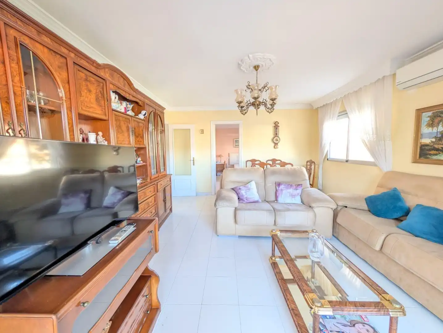 Wohnzimmer von Wohnung zum Verkauf in Torremolinos mit Klimaanlage, Privatgarten und Terrasse
