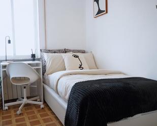 Dormitori de Apartament per a compartir en  Madrid Capital amb Calefacció, Moblat i Forn