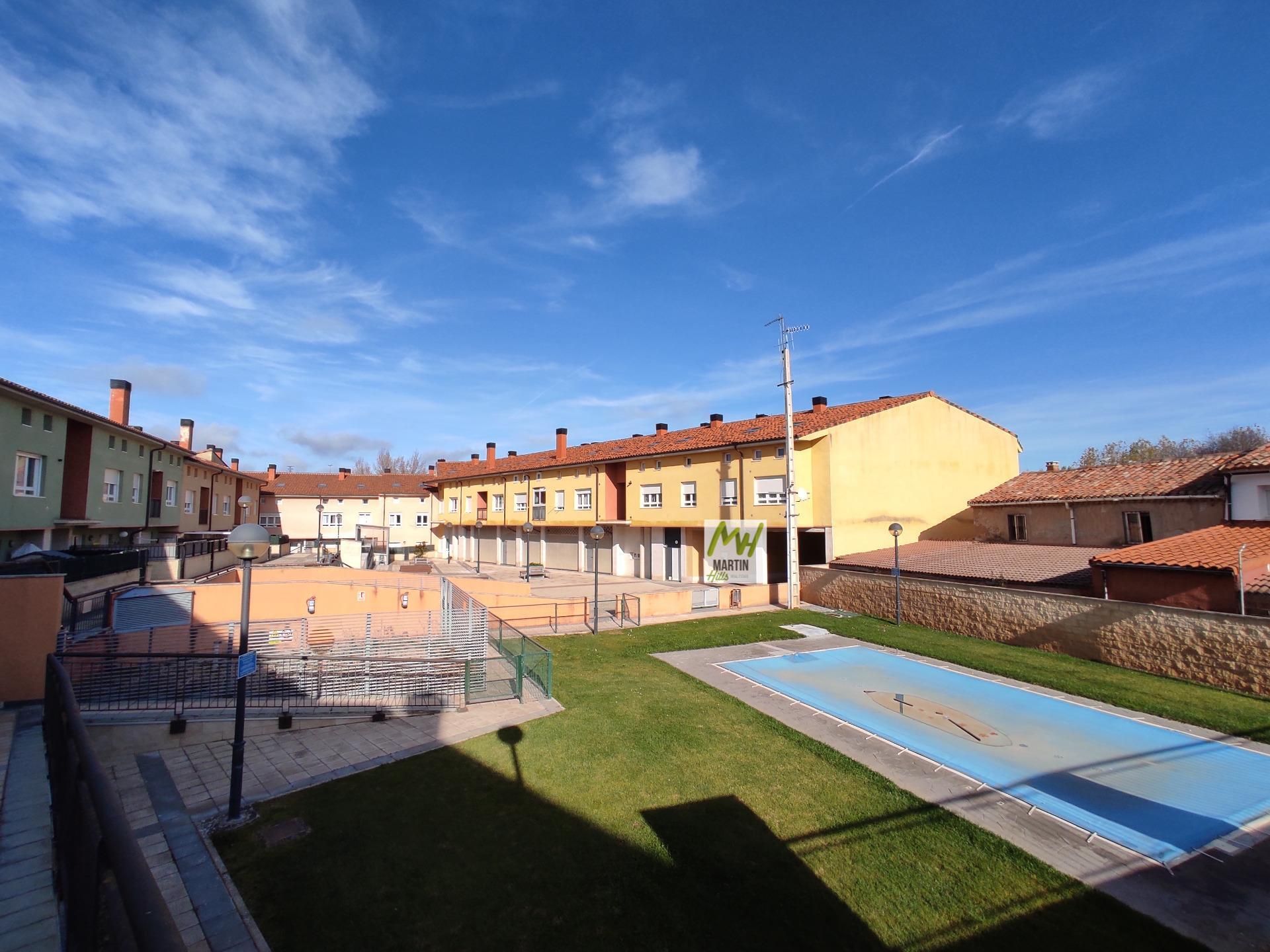 Außenansicht von Wohnung zum verkauf in Cogollos mit Heizung, Privatgarten und Gemeinschaftspool