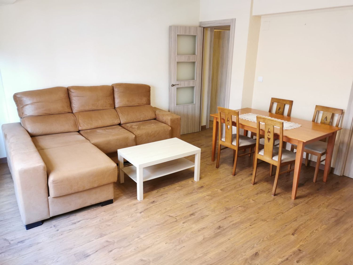 Living room of Flat for sale in Valladolid Capital  with Heating, Parquet flooring and Terrace