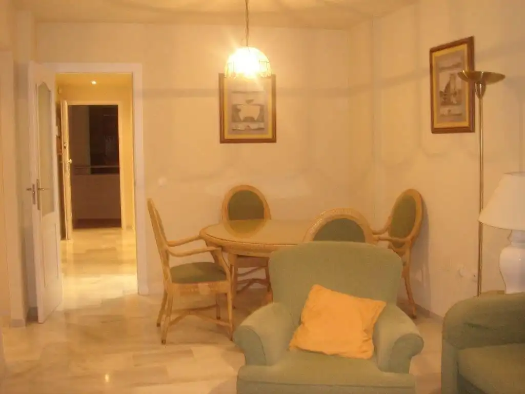 Comedor de Piso de alquiler en Algeciras con Amueblado y Piscina comunitaria