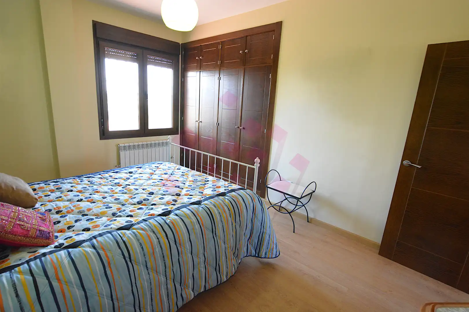 Dormitori de Casa o xalet en venda en Ciudad Real amb Aire condicionat, Calefacció i Jardí privat