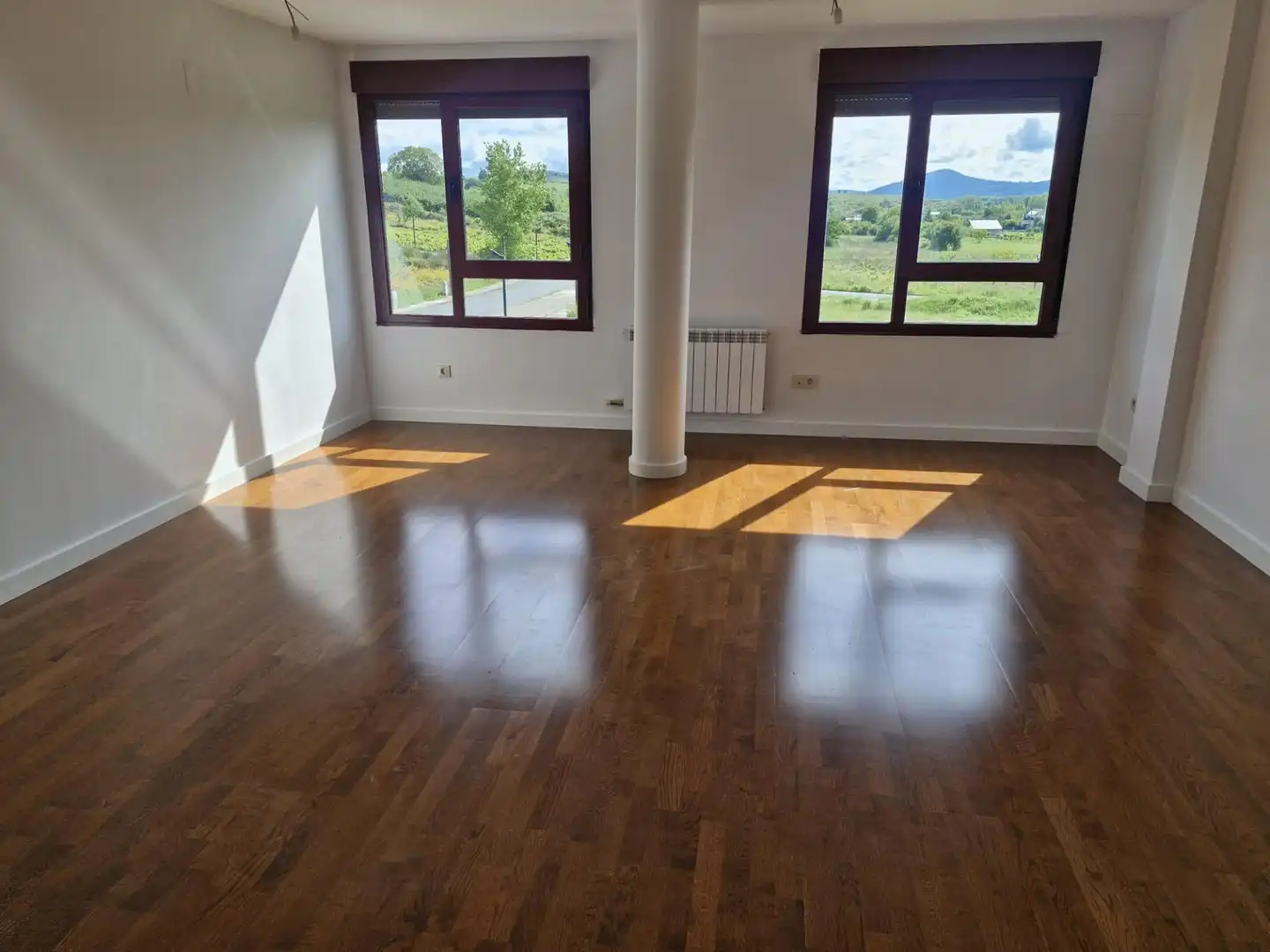 Sala d'estar de Dúplex en venda en Camponaraya amb Calefacció i Traster