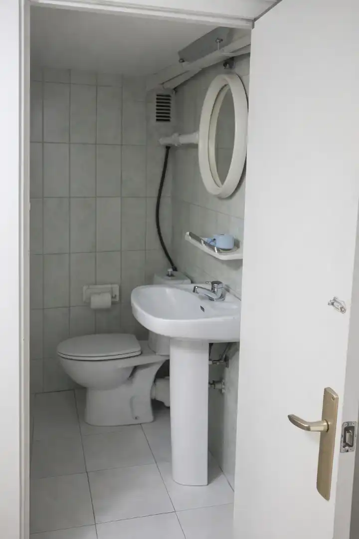 Badezimmer von Geschaftsraum zur Miete in Santander