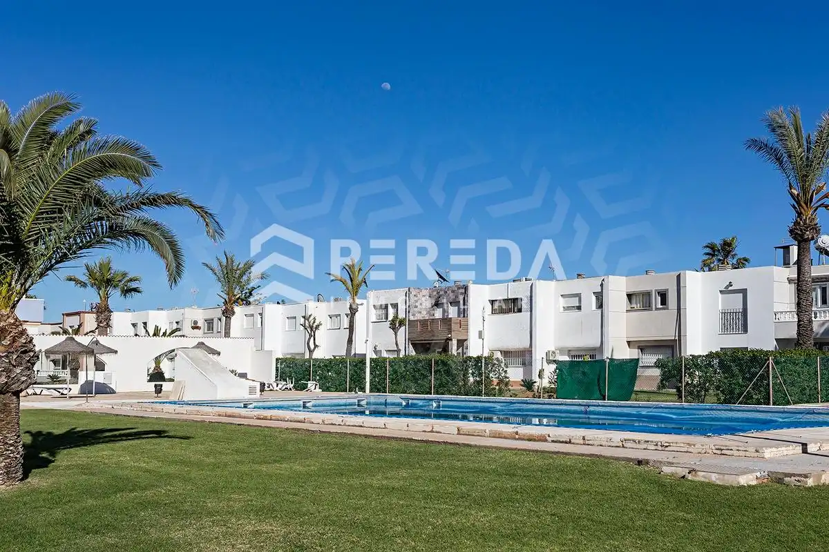 Exterior view of Houses for sale in Roquetas de Mar  with Terrace and Community pool