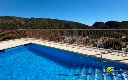 Piscina de Estudi en venda en Benahavís amb Balcó i Piscina comunitària