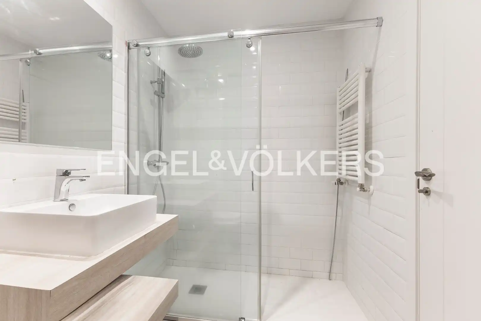 Bathroom of Apartments for sale in Madrid  with Air Conditioner, Heating and Private garden