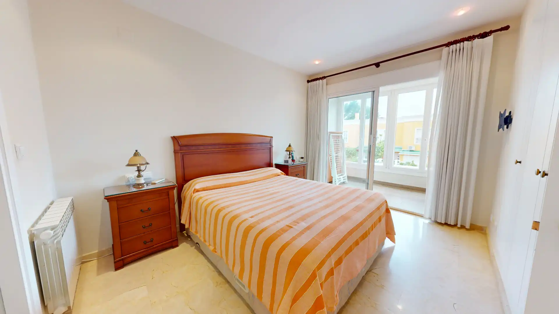 Dormitori de Casa adosada en venda en Alicante / Alacant amb Aire condicionat, Calefacció i Jardí privat