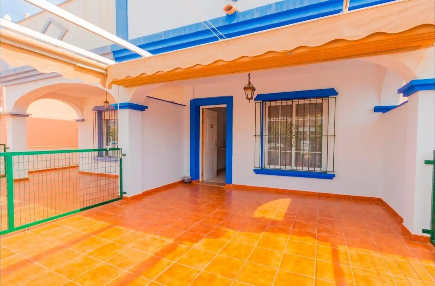 Casa amb terrassa en venda a Calle HISPASAT, imagen 3