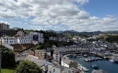 Vista exterior de Pis en venda en Valdés - Luarca amb Calefacció, Parquet i Moblat