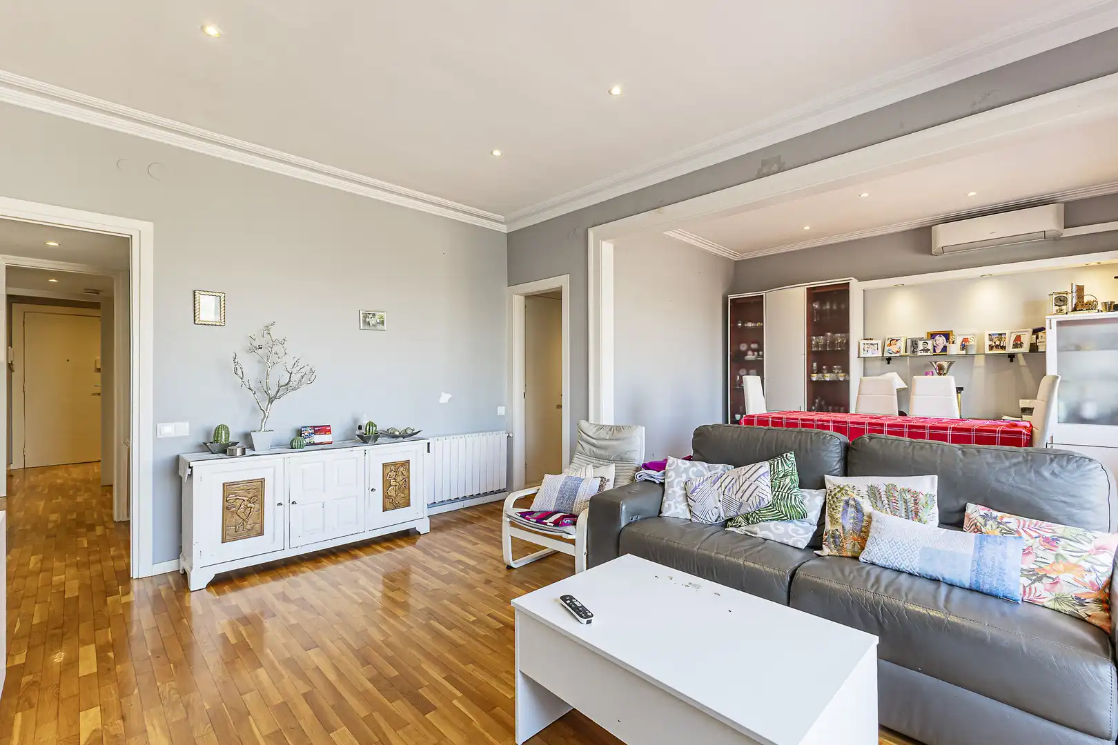 Wohnzimmer von Dachboden zum Verkauf in Barcelona mit Klimaanlage, Heizung und Parkett