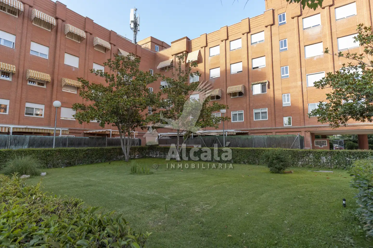 Vista exterior de Piso en venta en Alcalá de Henares con Aire acondicionado, Calefacción y Trastero