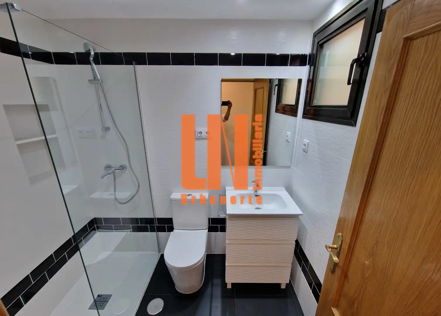 Baño de Piso de alquiler en Pozuelo de Alarcón con Calefacción, Parquet y Terraza