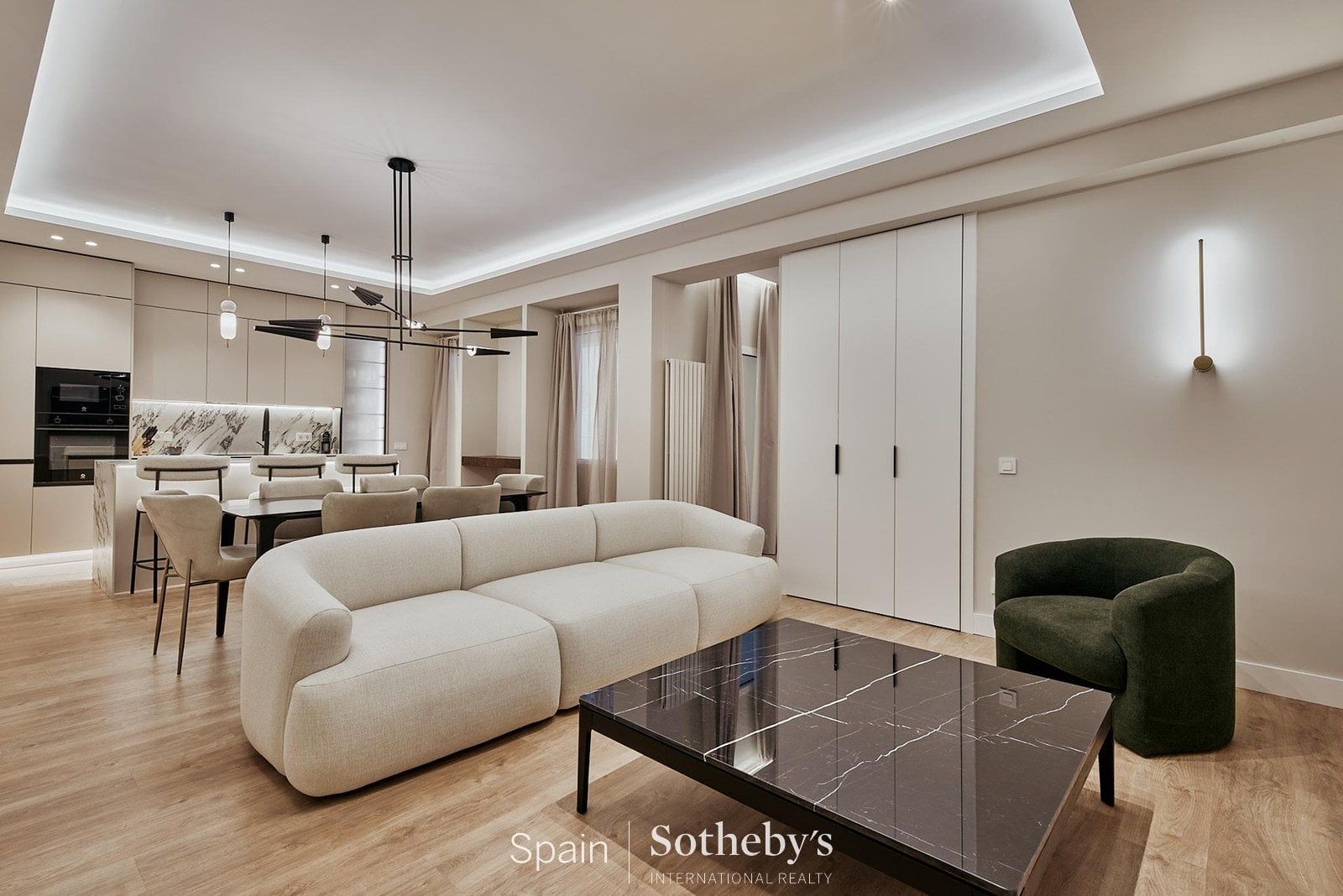 Sala d'estar de Apartament en venda en  Madrid Capital amb Aire condicionat, Calefacció i Terrassa