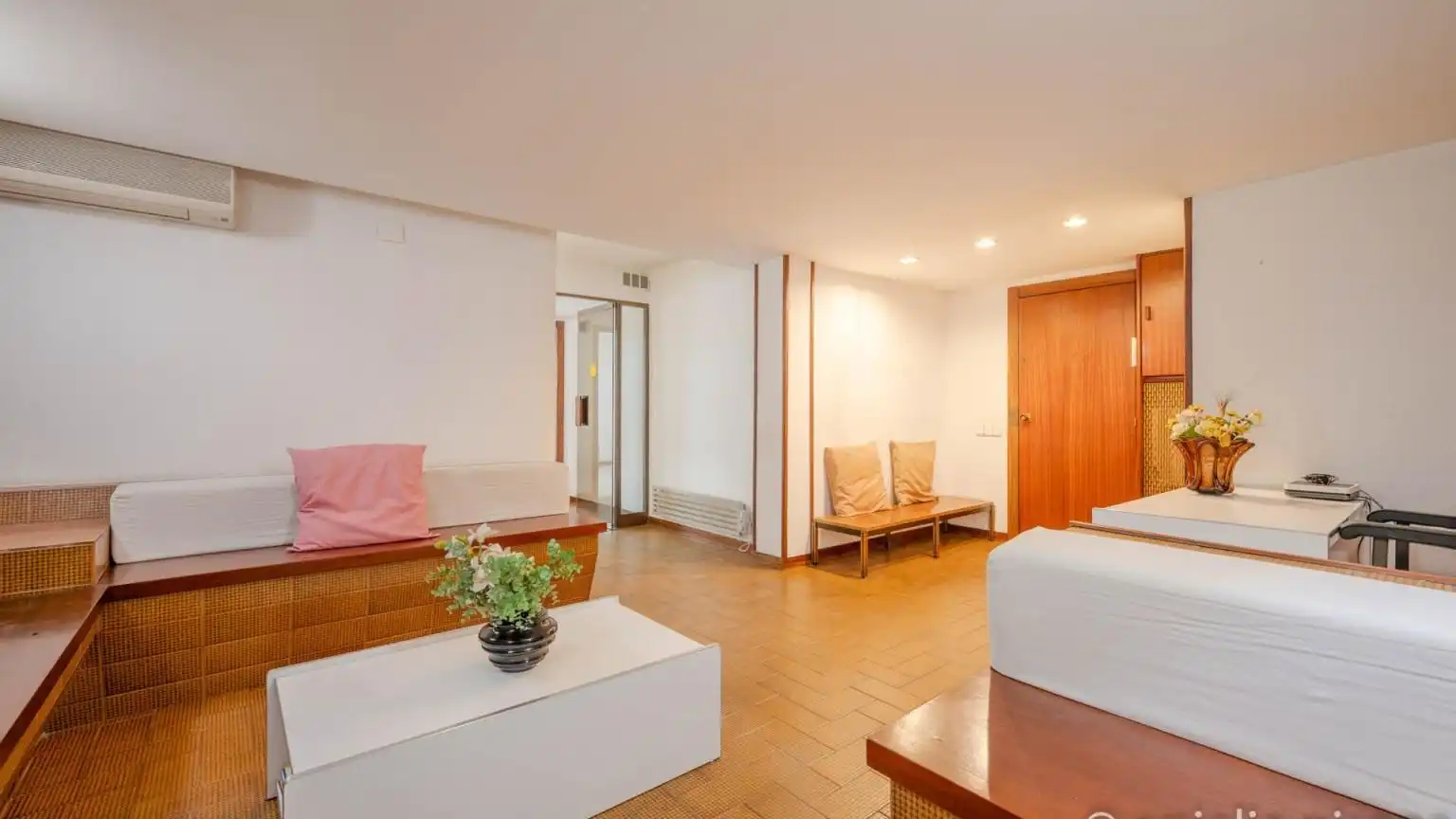 Living room of Office for sale in Girona  with Air Conditioner and Heating