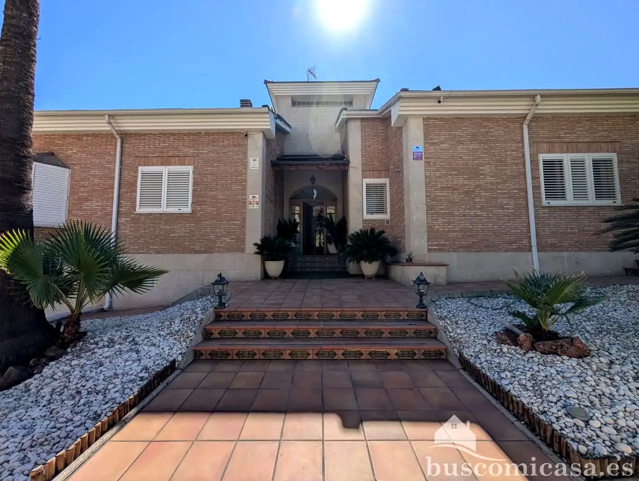 Vista exterior de Casa o xalet en venda en Linares amb Aire condicionat, Calefacció i Jardí privat