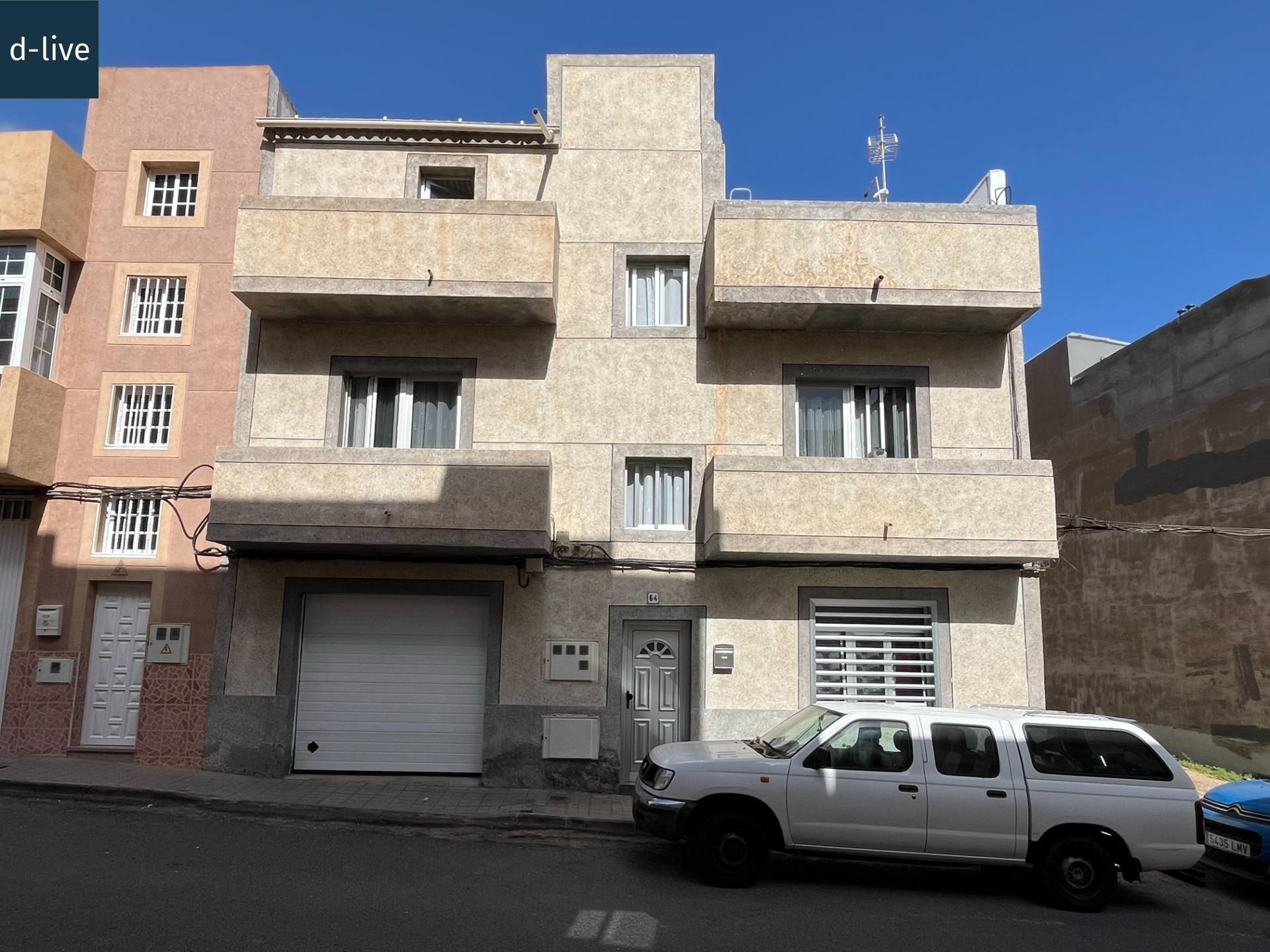 Vista exterior de Casa adosada en venda en Telde amb Terrassa i Traster