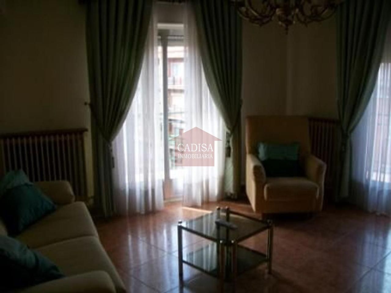 Sala d'estar de Pis de lloguer en Salamanca Capital amb Calefacció, Terrassa i Moblat