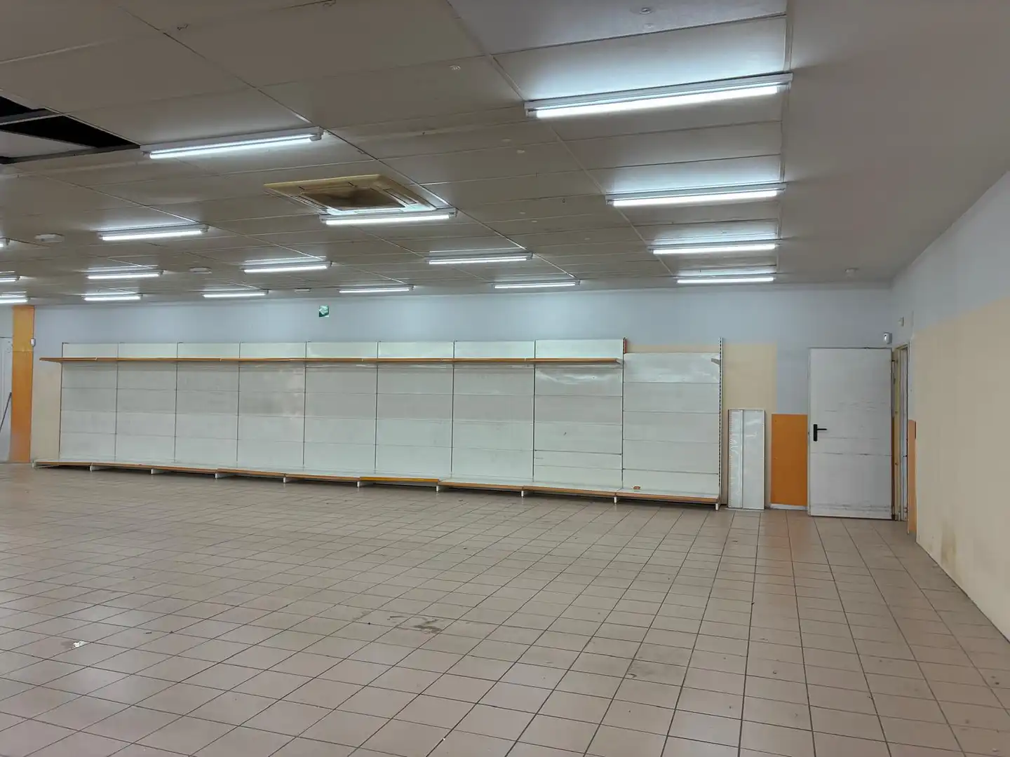 Business premises to rent in Carrer de Pau Casals, imagen 2