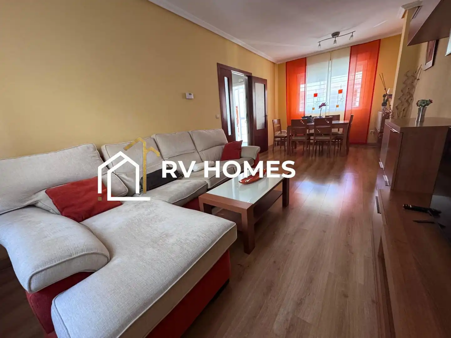 Wohnzimmer von Einfamilien-Reihenhaus zur Miete in Cáceres mit Klimaanlage, Heizung und Abstellraum