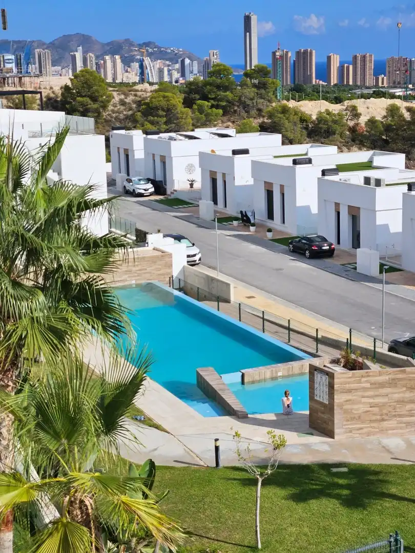Piscina de Ático de alquiler en Finestrat con Aire acondicionado, Calefacción y Jardín privado