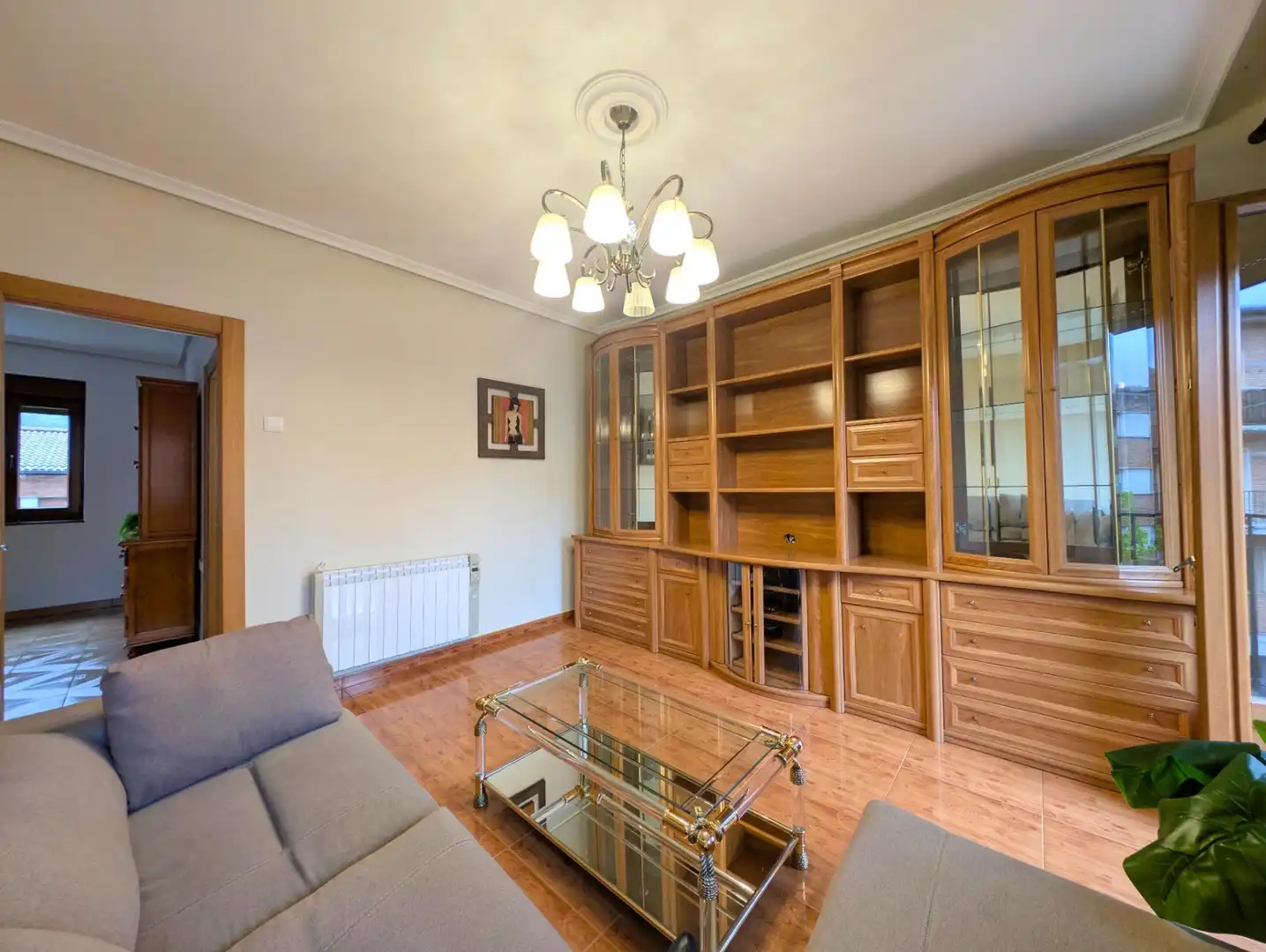 Sala de estar de Piso en venta en San Martín del Rey Aurelio con Calefacción, Trastero y Balcón
