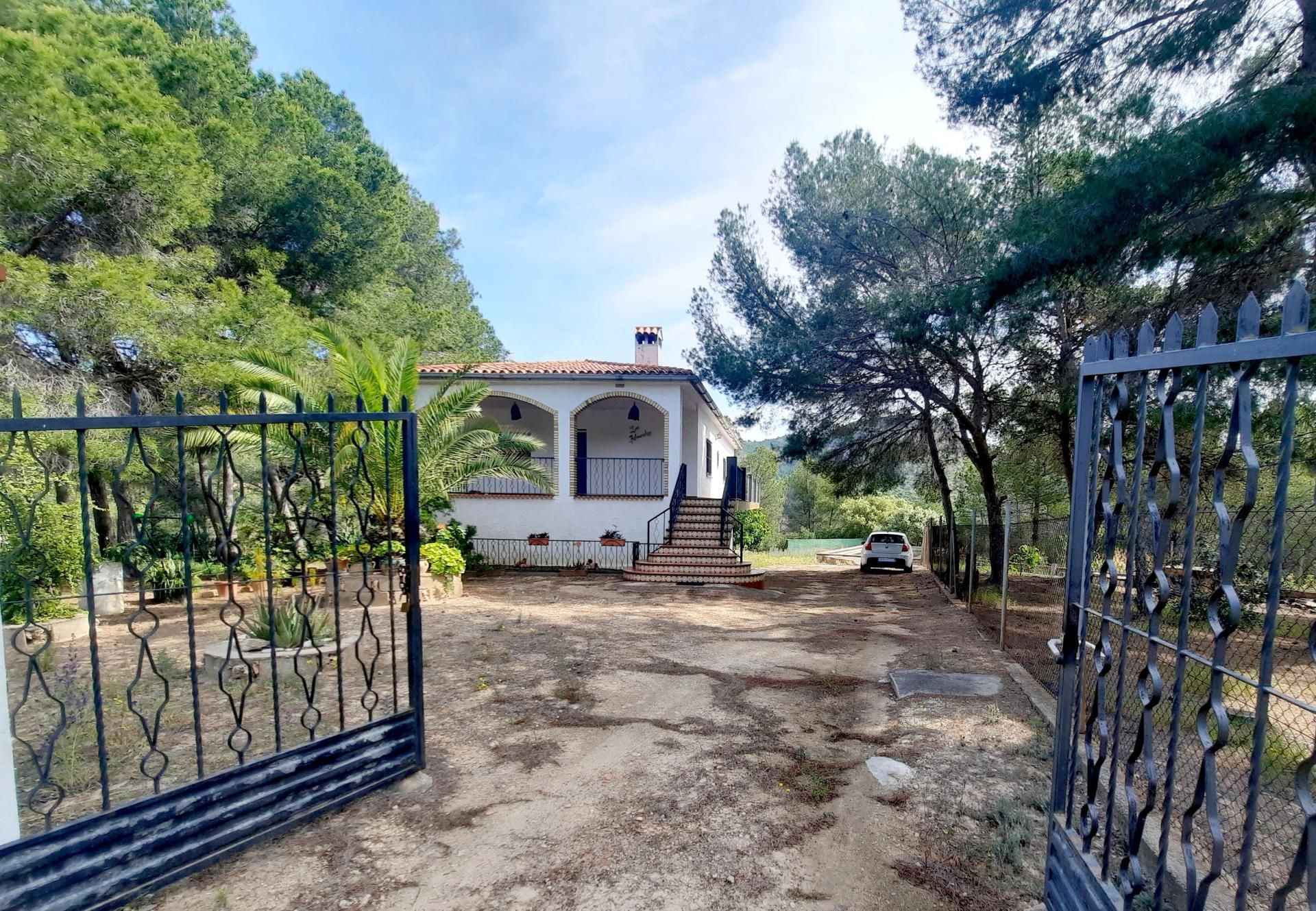 Vista exterior de Finca rústica en venda en Sagunto / Sagunt amb Calefacció, Terrassa i Piscina